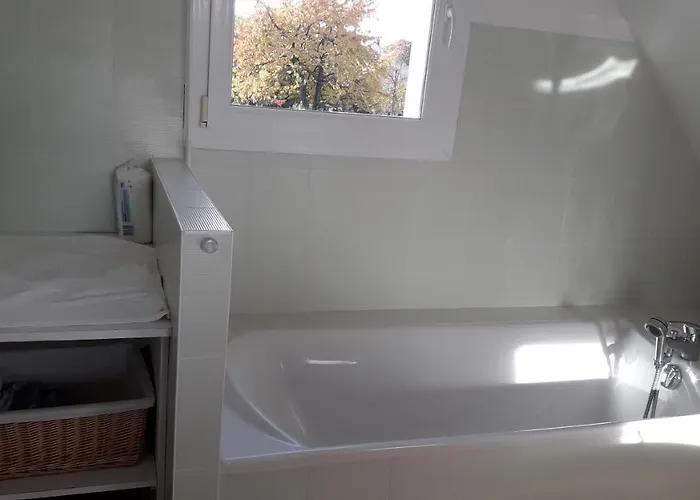 D'hotes - La Maison De Jane Bed and Breakfast 3*